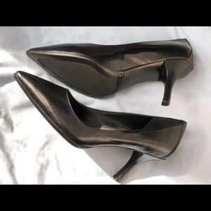 BCBG Paris black leather pumps. 9M. Like new!